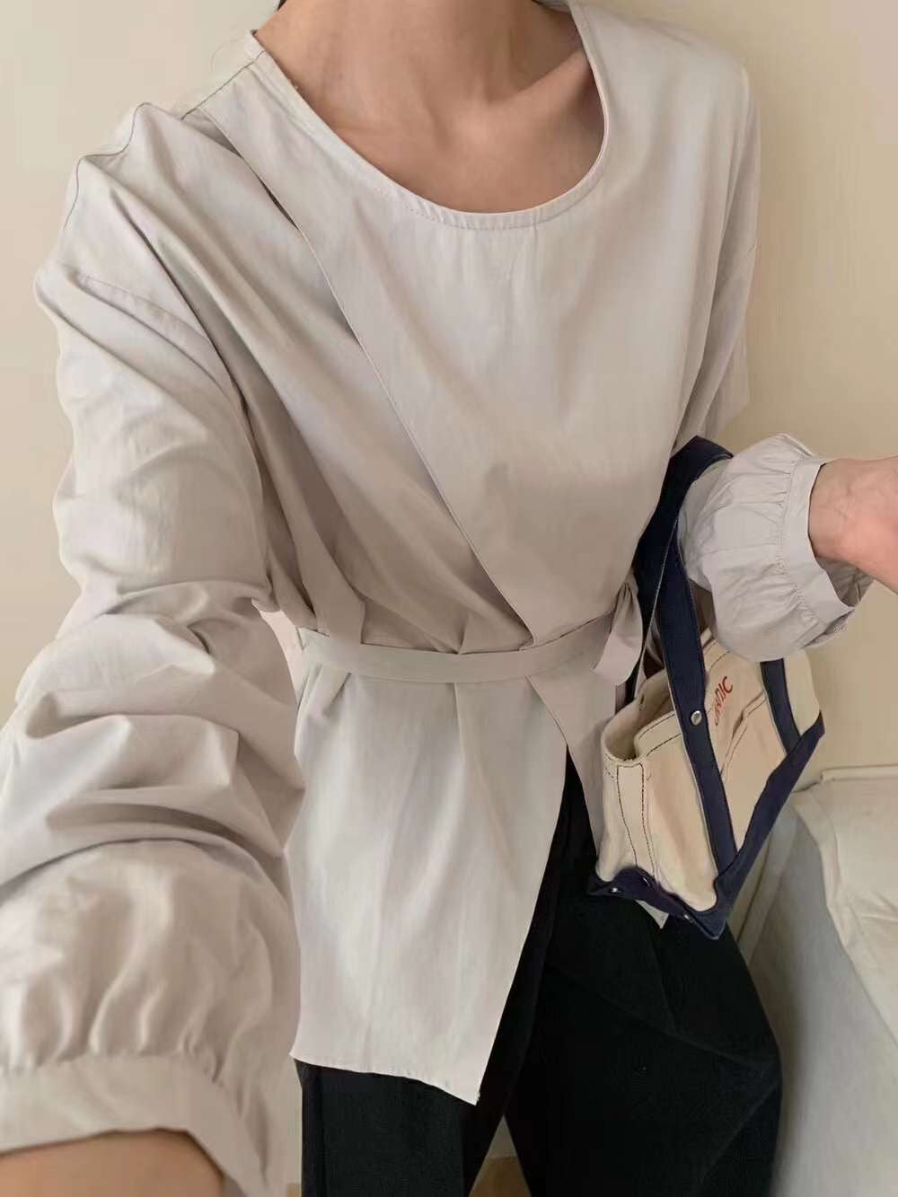 Blusa Madura Diseñada con Cinturón Ajustable